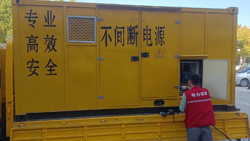 罗定柴油发电机组和UPS电源配合使用时，如何避免切换过程中的电力中断？