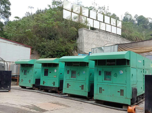 罗定先进的应急发电机系统中智能监测和控制系统如何确保电压稳定？