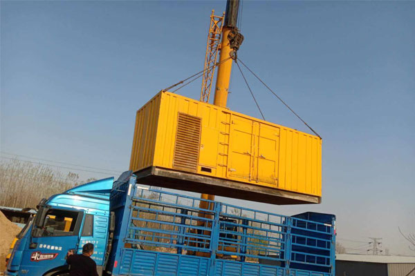 罗定如何根据维护记录来计算机油的使用时间？