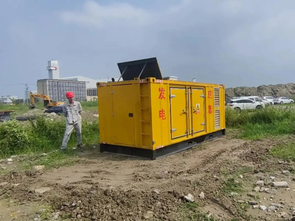 罗定如何判断柴油发电机组的电瓶是否处于充满电状态？