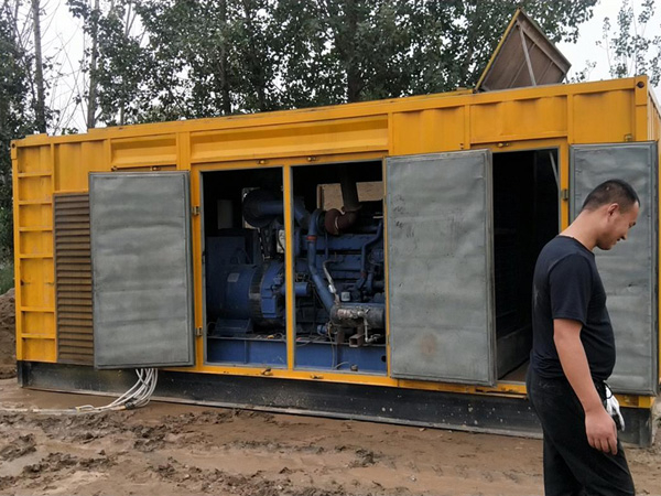 罗定进行柴油发电机组电瓶容量测试时，有哪些注意事项？