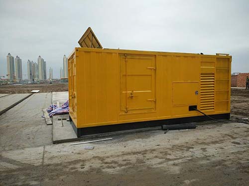 罗定合同中关于乙方责任导致工期延误的赔偿标准应该如何制定？